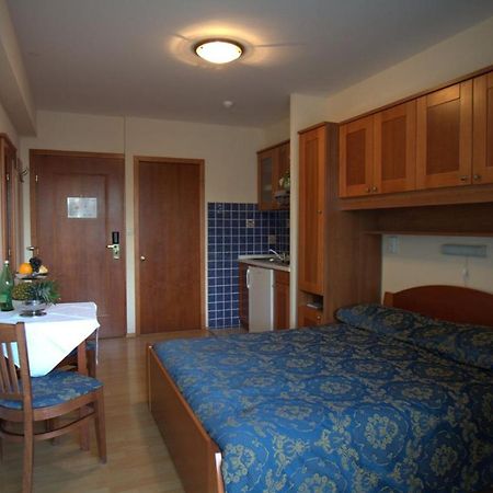 Studio Apartmani Bijeli Delfin Biograd Na Moru Exterior foto