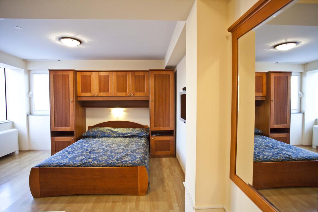 Studio Apartmani Bijeli Delfin Biograd Na Moru Quarto foto