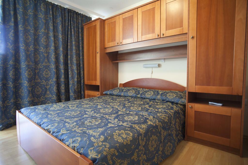 Studio Apartmani Bijeli Delfin Biograd Na Moru Quarto foto