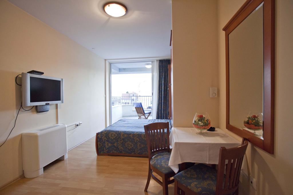 Studio Apartmani Bijeli Delfin Biograd Na Moru Quarto foto