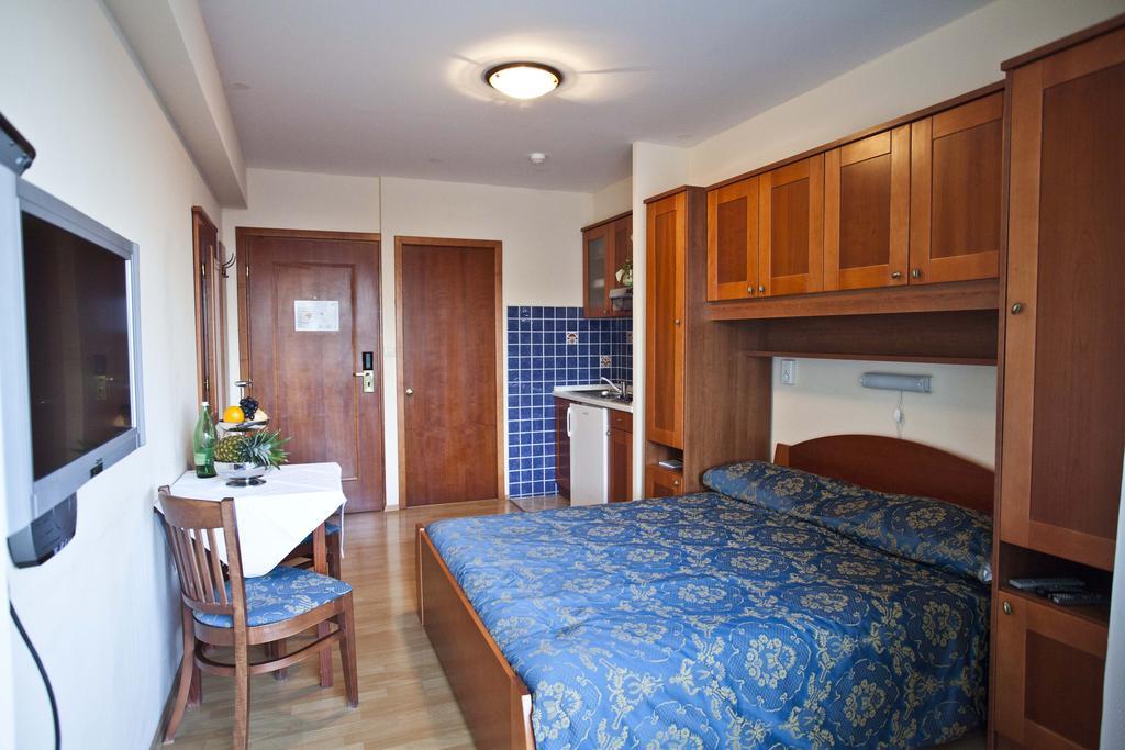 Studio Apartmani Bijeli Delfin Biograd Na Moru Quarto foto
