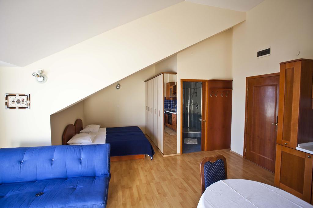 Studio Apartmani Bijeli Delfin Biograd Na Moru Quarto foto