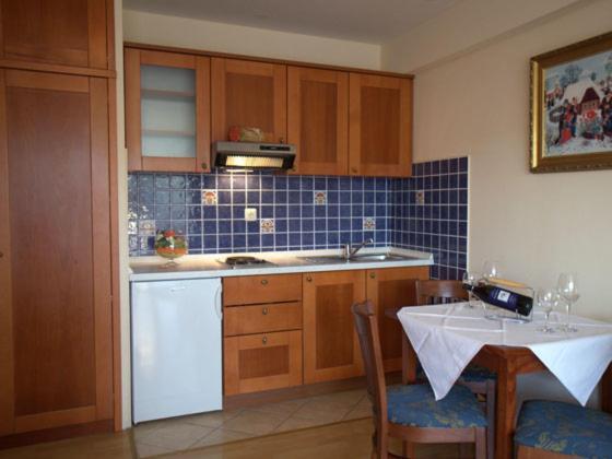 Studio Apartmani Bijeli Delfin Biograd Na Moru Exterior foto