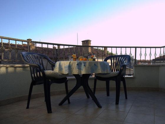 Studio Apartmani Bijeli Delfin Biograd Na Moru Exterior foto